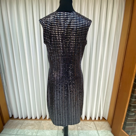 Sleeveless Sheath Dress with Ruching - Picture 4 of 7